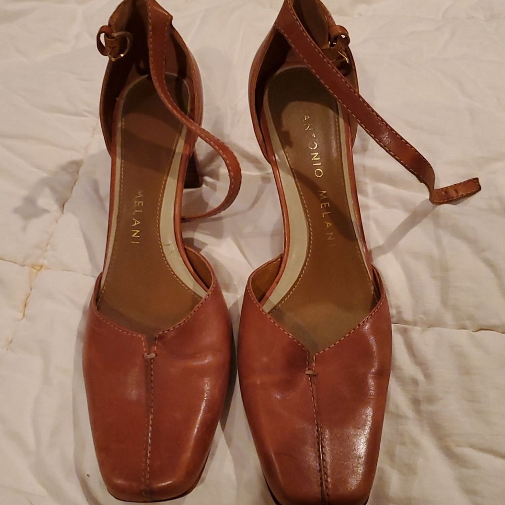 Antonio Melani brown leather close toed heels